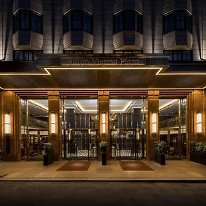 4* Отель Hilton Plaza
